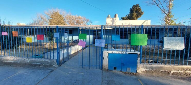 Catriel: alumnos de la ESRN n° 21 reclaman por falencias en el edificio