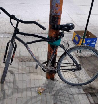 Catriel: Robó vino, salió corriendo y se olvidó la bicicleta