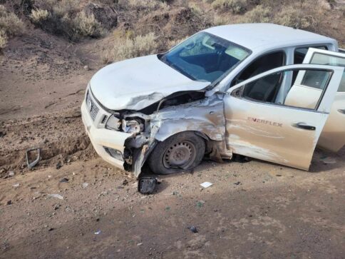 Insólito: choque de camionetas en yacimiento
