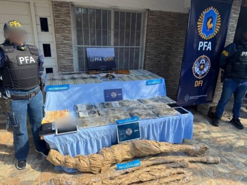 Cayó una banda narco que transportaba cocaína en camiones de construcción: los delató uno de sus integrantes