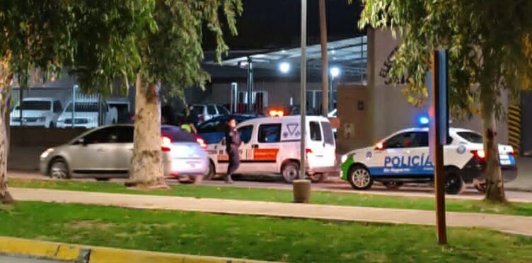 Catriel: circulaba en contramano, atropello a una inspectora y huyó