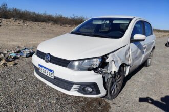 Rta 151: motociclista intentó un sobrepaso en zona prohibida y sufrió un accidente.