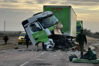 Fuerte choque entre dos camiones a la altura de Lihué Calel