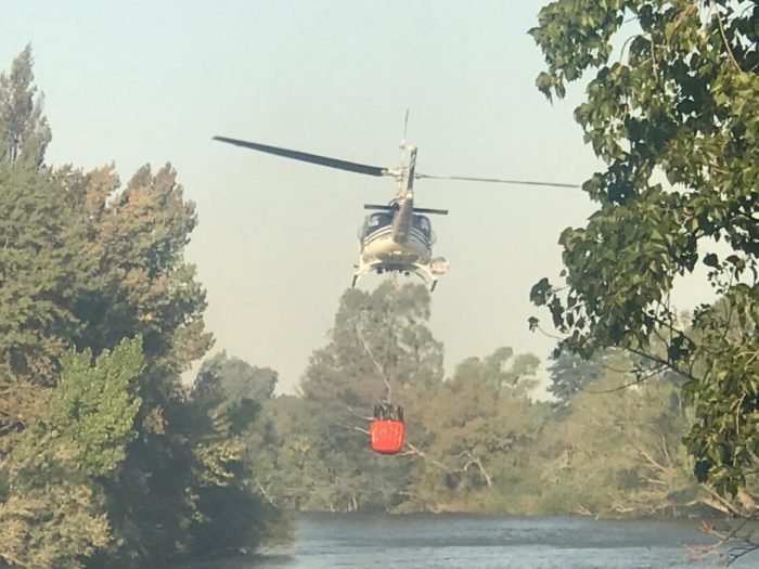 Suman un helicóptero en el combate al fuego en Conesa
