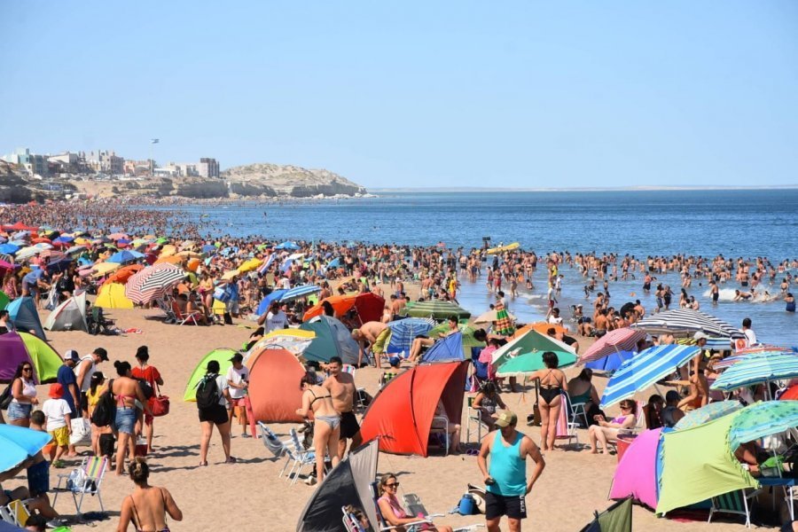 , Vecinos de Las Grutas piden que se cierre la ciudad balnearia ante la llegada de turistas