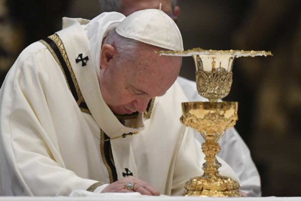 El papa pidió condonar deudas y que se “relajen” sanciones a países afectados por coronavirus