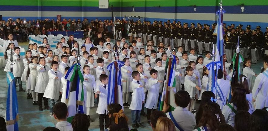 Por la TV local, niños y niñas de 4º grado prometerán lealtad a la Bandera de manera virtual