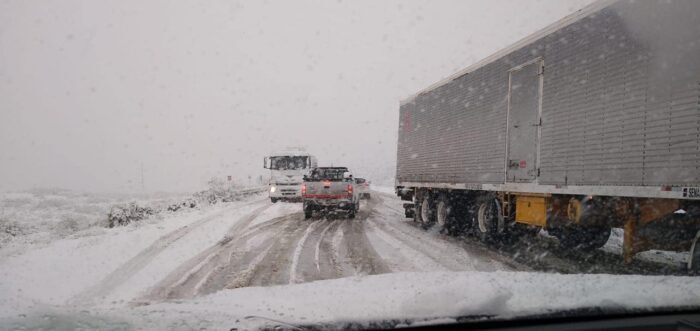 Ruta 151. Cerrada por acumulación de nieve entre Catriel y Sargento Vidal