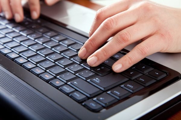teclado-escribiendo-computadora-virtual