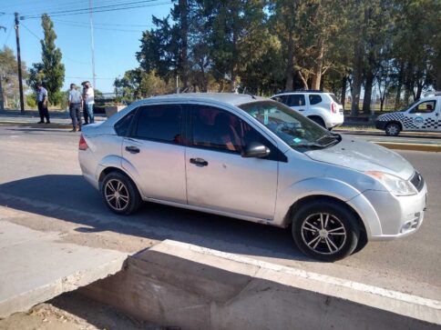 Catriel: Tres vehículos dañados en incidente vial - Catriel25Noticias.com choque s10 3 - Catriel25Noticias.com