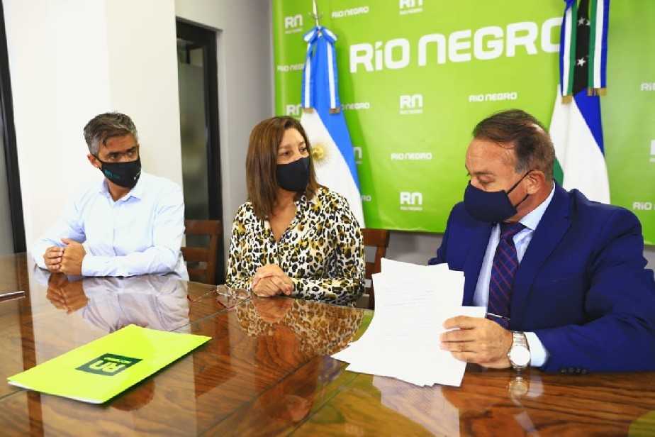 Carreras y Rivero firmaron convenios por obras para Campo Grande