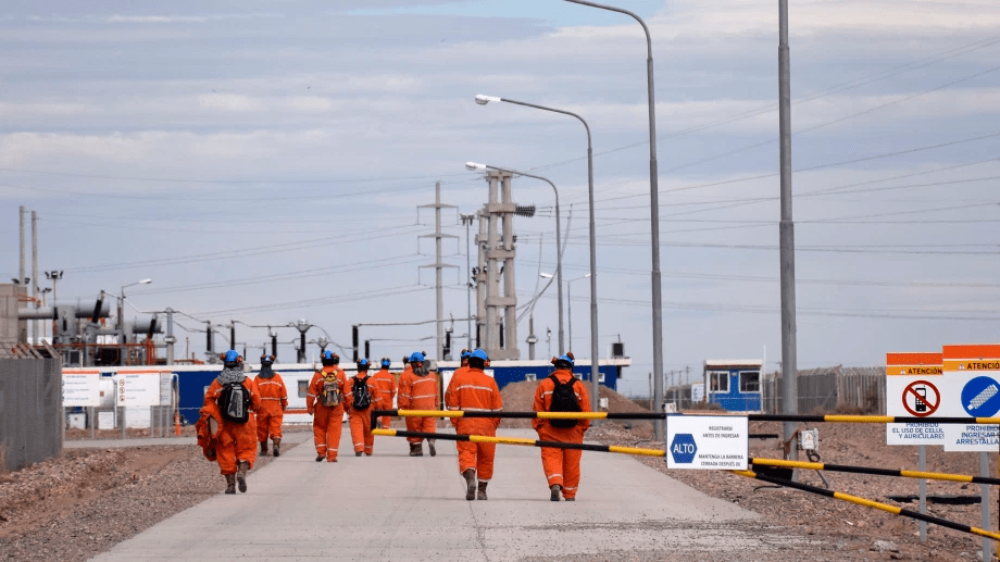 Crisis en las pymes petroleras. Arceo: petroleros trabajadores1 - Catriel25Noticias.com
