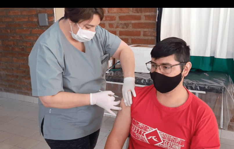 Covid: Con una gran logística, se vacuna en el SUM Municipal de Catriel - Catriel25Noticias.com vacuna sum 4 - Catriel25Noticias.com