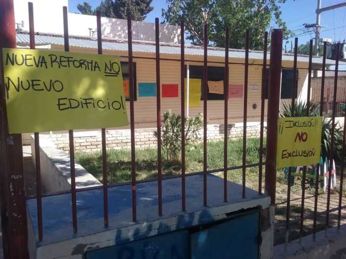 Catriel: La Intendente anunció nuevas obras, entre ellas, el edificio del CEM 21 - Catriel25Noticias.com cem 21 reclamo2 - Catriel25Noticias.com