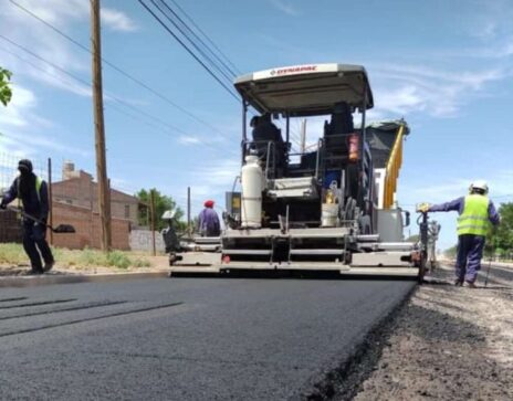 Salzotto anunció obras de asfalto y compra de máquinas con el bono petrolero