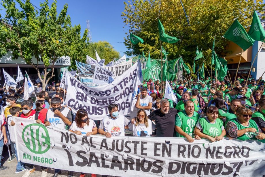 Río Negro: El gobierno estiró la oferta salarial hasta el 24%