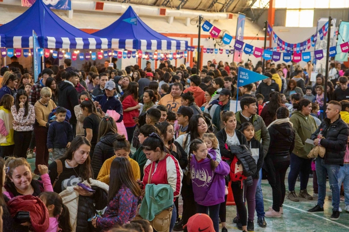 YPF celebra sus 100 años en Catriel con una kermesse y show musical