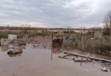 El agua amenaza a Lote 14. Piden ayuda para evitar desbordes. Hay evacuados