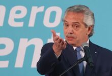 Fernández esquiva los pozos de la ruta 151. Viene sólo a Casa de Piedra