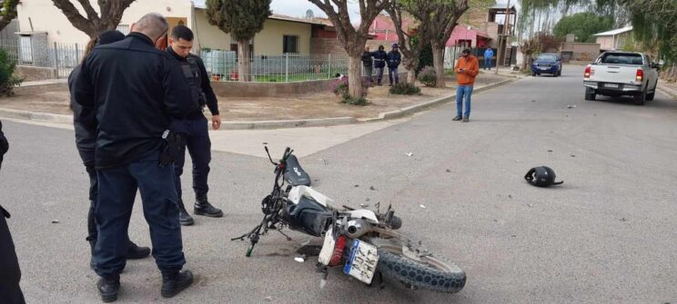 Catriel: accidente de tránsito. Motociclista herido