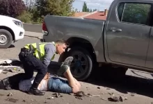 Persecución de película en la ruta 22. Policías heridos y un detenido