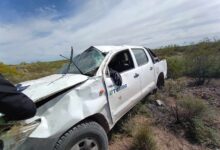 Le aflojaron una rueda para robarla y volcó en la ruta 151