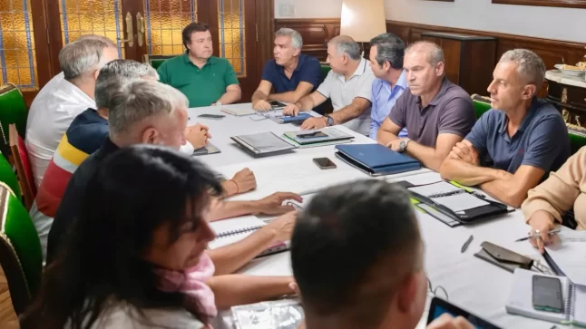 Weretilneck puso topes salariales a funcionarios