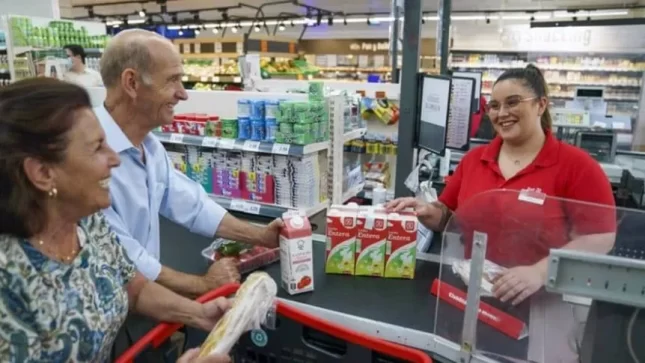 Nuevo aumento para empleados de comercio: ¿Cuánto cobran en abril del 2024?