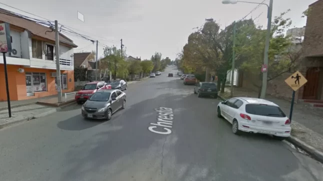 Dejaron a su hijo de tres años encerrado en el auto por seis horas y está internado en terapia en Neuquén