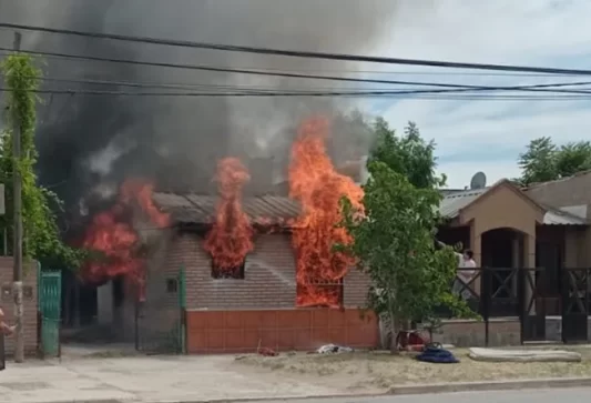 Catriel: se incendió una vivienda. Un herido grave y cuatro leves