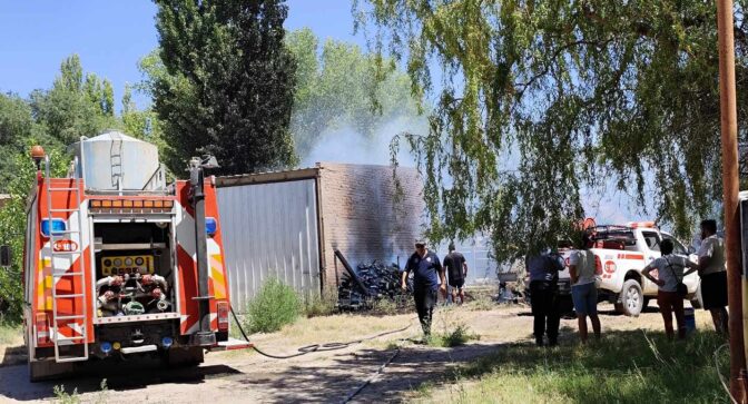 Catriel: bomberos sofocó incendio. Sería intencional