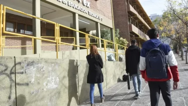 Ex alumno de Catriel protagoniza hechos de violencia en Cinco Saltos
