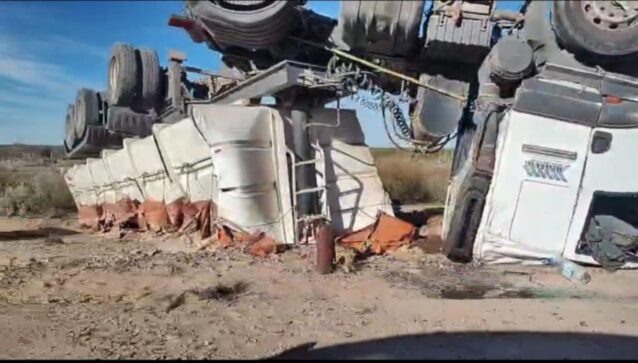 Volcó un camión con arena para Vaca Muerta