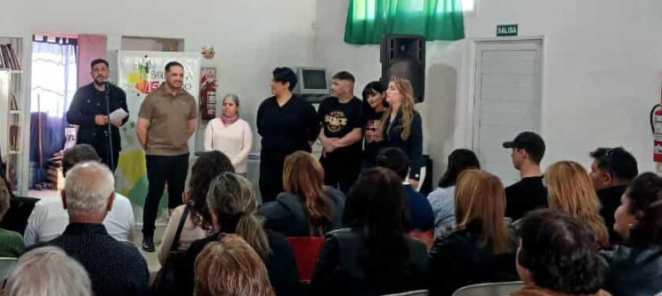 Reinaguró la Biblioteca «15 de Junio»