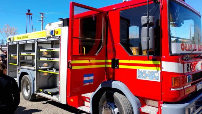 Bomberos de Catriel presentaron nuevos vehículos e indumentaria