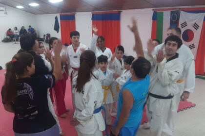 Gran participación en la Clínica de Lucha Olímpica realizada en 25 de Mayo
