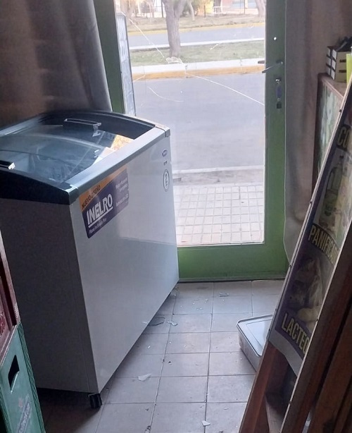 Inseguridad en Catriel-Rompieron el vidrio de un comercio y robaron mercadería