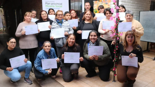 Minería Social fortalece talleres de cerámica. Entregaron certificados en Catriel