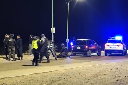 Catriel: huyó de un control de tránsito, chocó a un patrullero y fue detenido