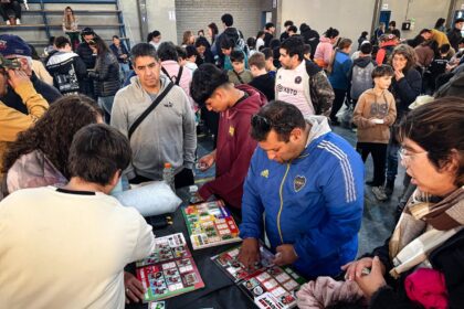 Catriel: furor por la figuritas del Mundial