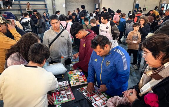 Catriel: furor por la figuritas del Mundial