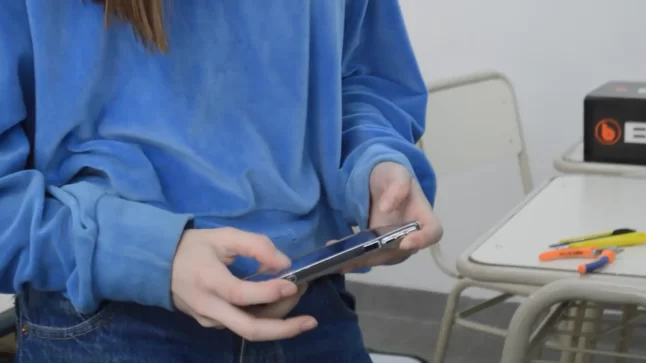 Pausa Digital: Río Negro regula el uso de celulares en las escuelas