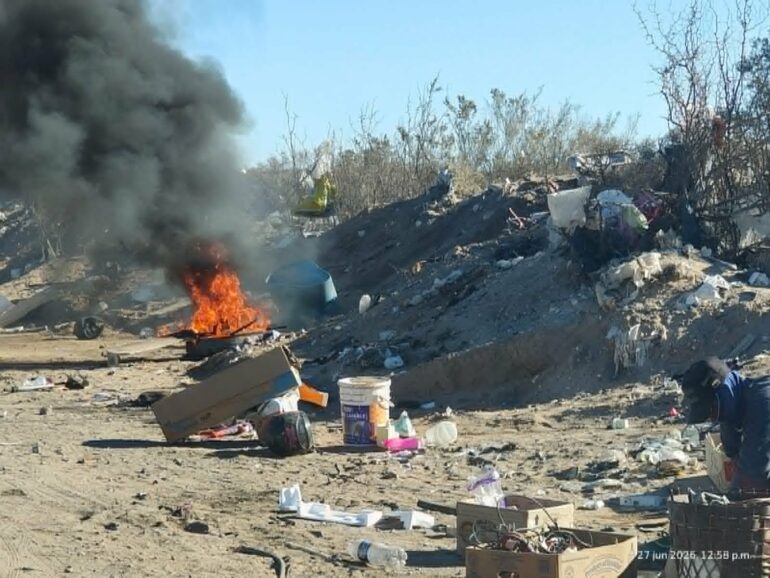Catriel: vecinos exponen preocupación por quemas sin control en el vertedero municipal