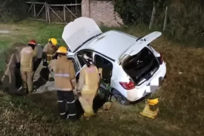 Viajaban en auto y explotó un celular que estaban cargando: una mujer en estado crítico con quemaduras