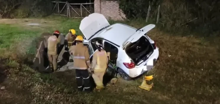 Viajaban en auto y explotó un celular que estaban cargando: una mujer en estado crítico con quemaduras
