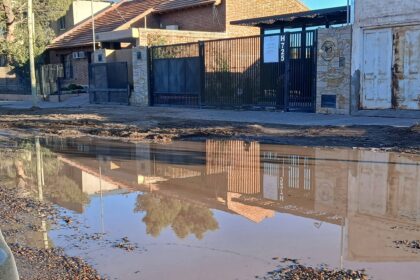 Se cansó del barro, del agua, de las cloacas y lo publicó en redes..