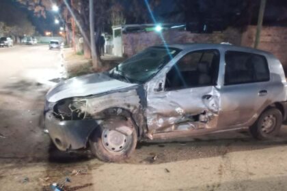 Catriel: accidente entre auto y camioneta. Daños materiales