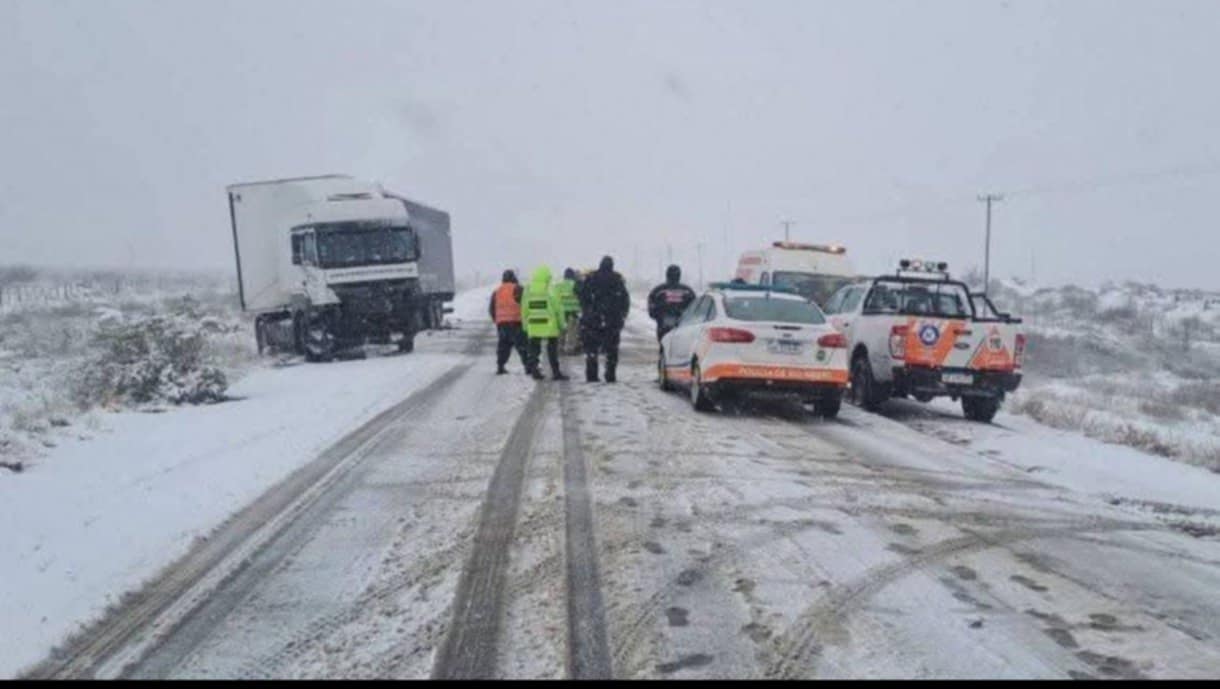 Abrazo simbólico a un año del accidente en ruta 151 donde murieron cuatro personas de 25 de mayo