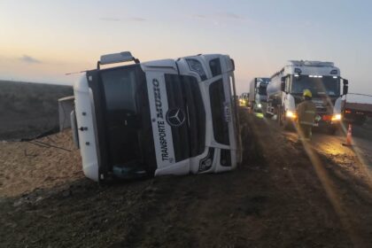 Catriel: otro accidente en la Ruta 151. Camionero esquivó un pozo y volcó