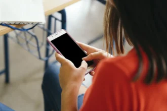 Río Negro consolida su política de uso de celulares en las escuelas